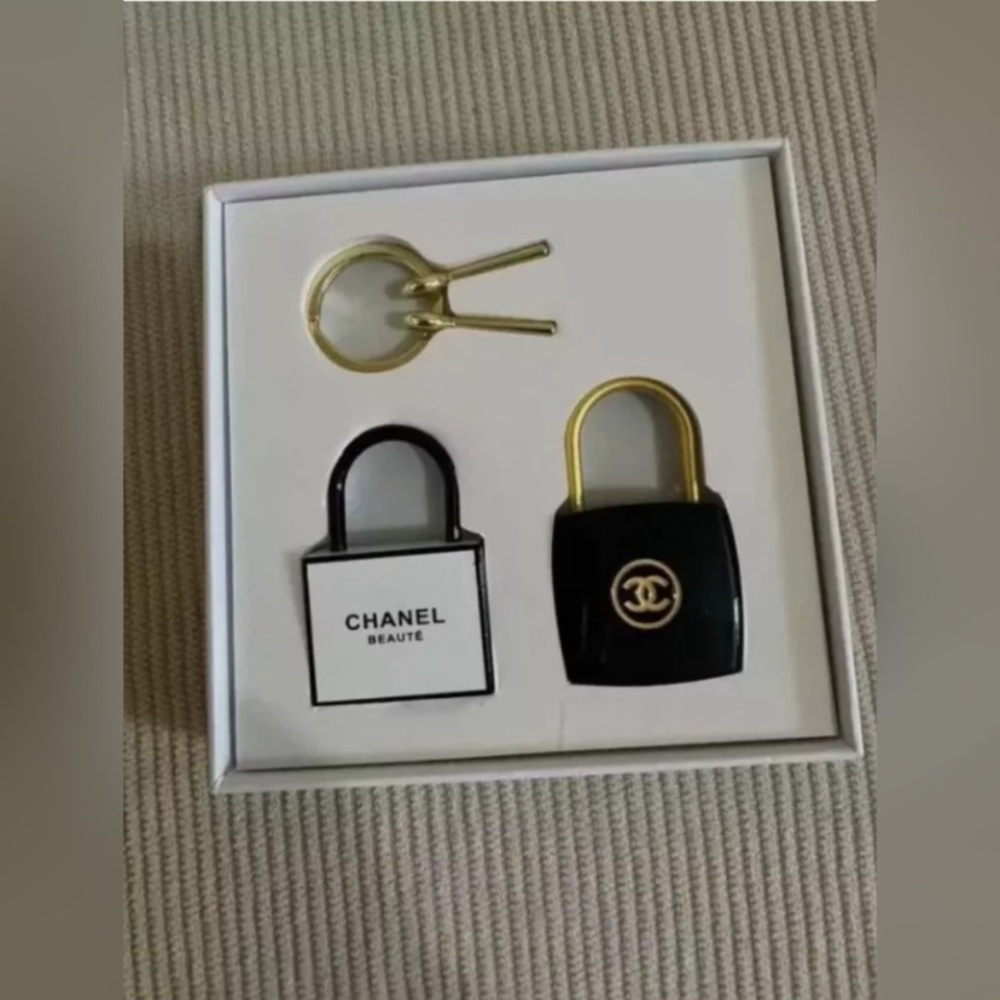 Authentic NWT Lock/Charm Set - Picture 6 of 10